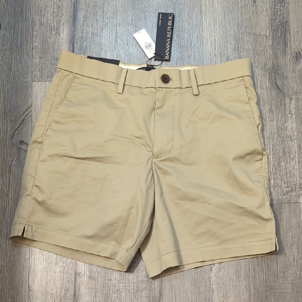 Banana Republic Men's Tan Shorts - Picture 1 of 4